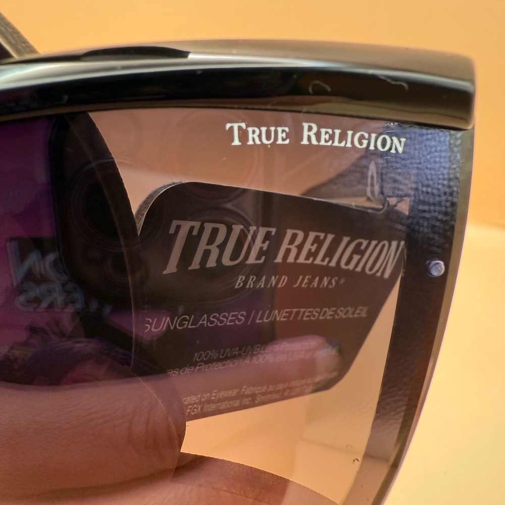 True Religion NWT-Black with Brown Women's Sunglasses - Picture 3 of 8